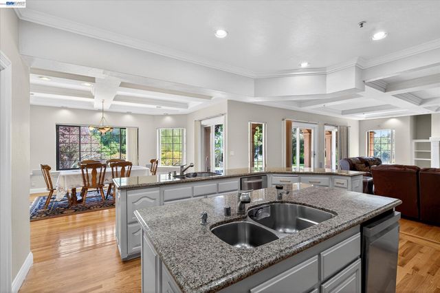 9500 Santos Ranch Rd, Pleasanton, CA 94588