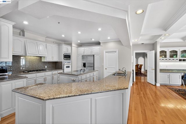 9500 Santos Ranch Rd, Pleasanton, CA 94588