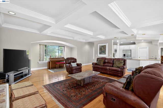 9500 Santos Ranch Rd, Pleasanton, CA 94588