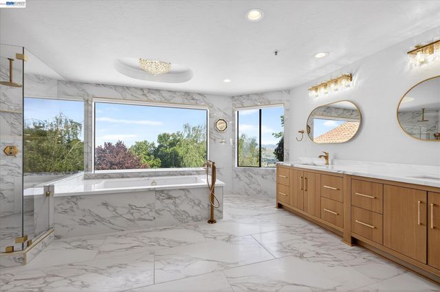 9500 Santos Ranch Rd, Pleasanton, CA 94588
