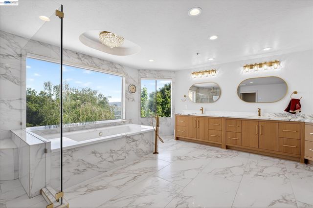 9500 Santos Ranch Rd, Pleasanton, CA 94588