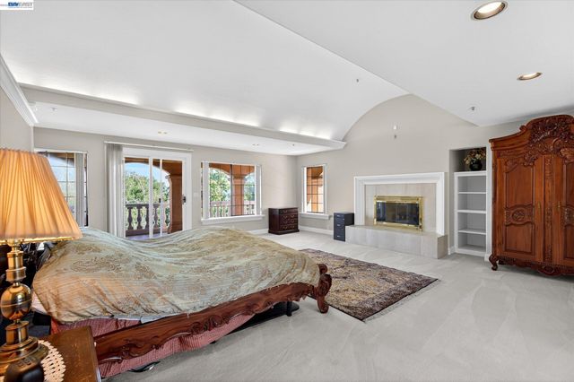 9500 Santos Ranch Rd, Pleasanton, CA 94588