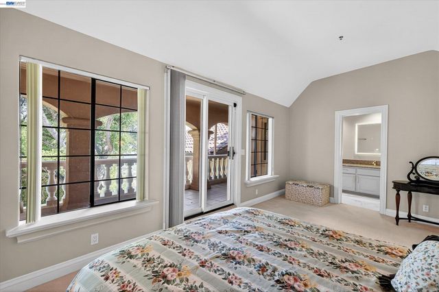 9500 Santos Ranch Rd, Pleasanton, CA 94588