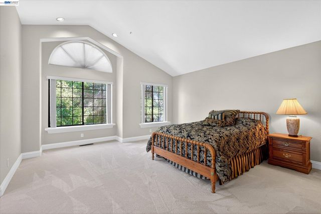 9500 Santos Ranch Rd, Pleasanton, CA 94588
