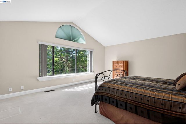 9500 Santos Ranch Rd, Pleasanton, CA 94588
