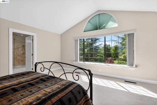 9500 Santos Ranch Rd, Pleasanton, CA 94588
