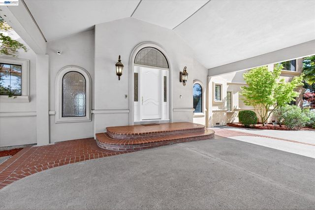 9500 Santos Ranch Rd, Pleasanton, CA 94588