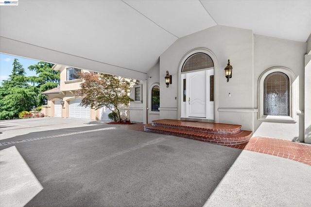 9500 Santos Ranch Rd, Pleasanton, CA 94588