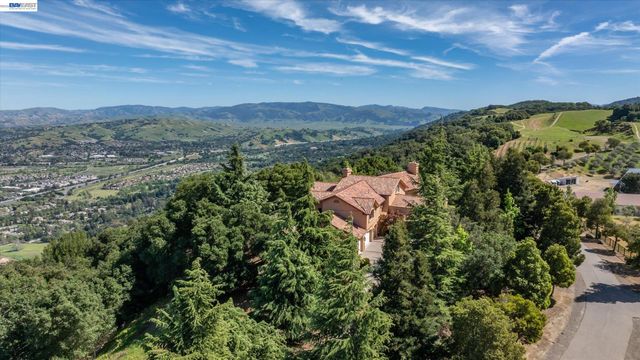 9500 Santos Ranch Rd, Pleasanton, CA 94588