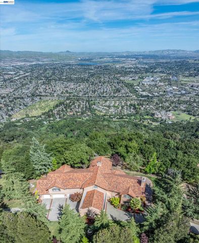 9500 Santos Ranch Rd, Pleasanton, CA 94588