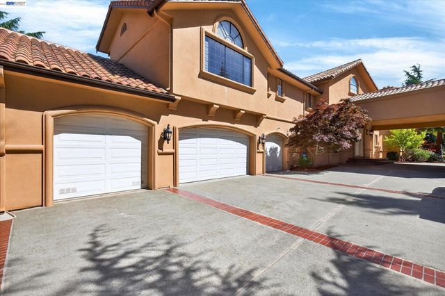 9500 Santos Ranch Rd, Pleasanton, CA 94588