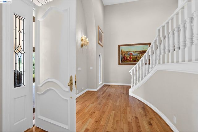 9500 Santos Ranch Rd, Pleasanton, CA 94588