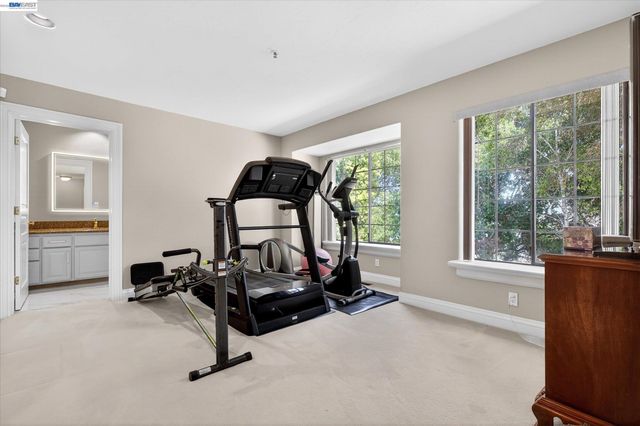 9500 Santos Ranch Rd, Pleasanton, CA 94588