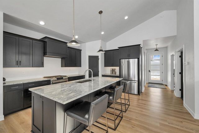 396 ALDON CIRCLE, Green Bay, WI 54304