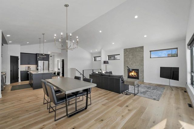 396 ALDON CIRCLE, Green Bay, WI 54304