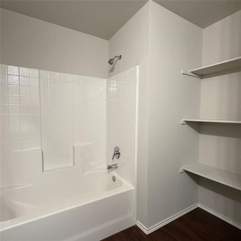 2044 W Autumn Way, Mustang, OK 73064
