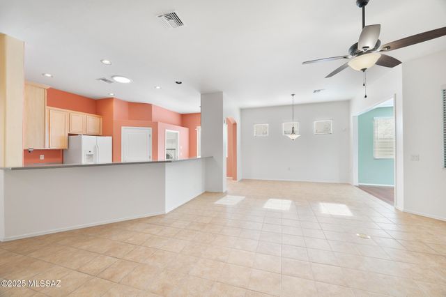 2171 N Avenida Del Polen, Green Valley, AZ 85614