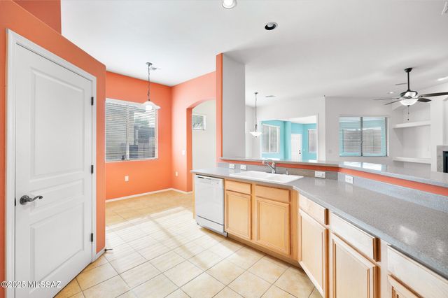 2171 N Avenida Del Polen, Green Valley, AZ 85614