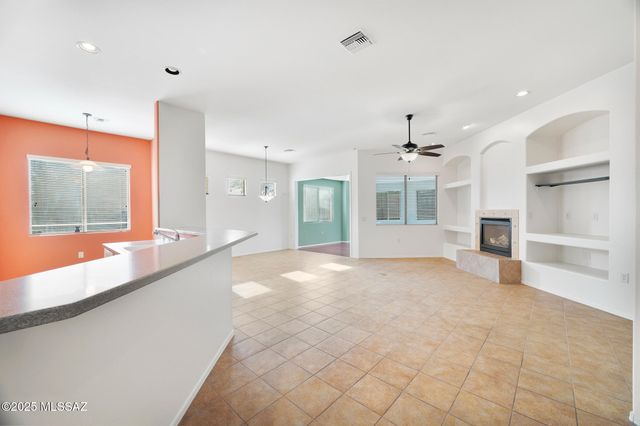 2171 N Avenida Del Polen, Green Valley, AZ 85614