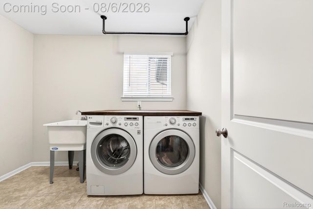 55920 Sunningdale Drive, Lyon Charter Township, MI 48178