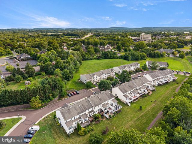 229 CREEKSIDE DR, Pottstown, PA 19464
