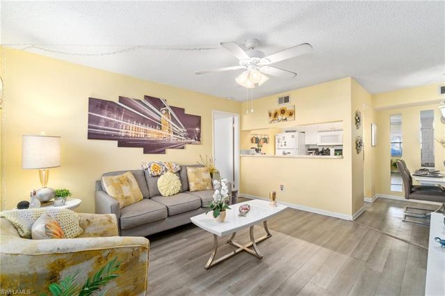 4363 27th Ct SW Apt 103, Naples, FL 34116