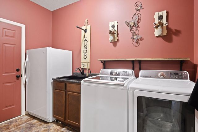 1106 Lorraine Court, Carver, MN 55315