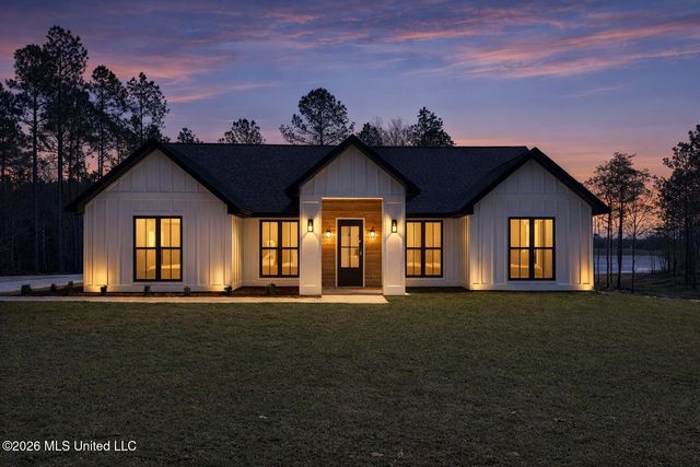 21080 Disalvo Lane, Kiln, MS 39556