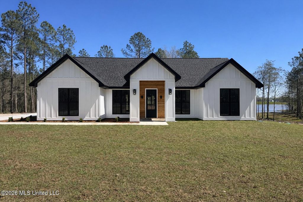 21080 Disalvo Lane, Kiln, MS 39556