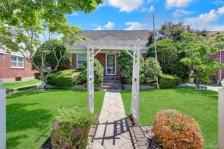 49 McAlester Avenue, Hicksville, NY 11801