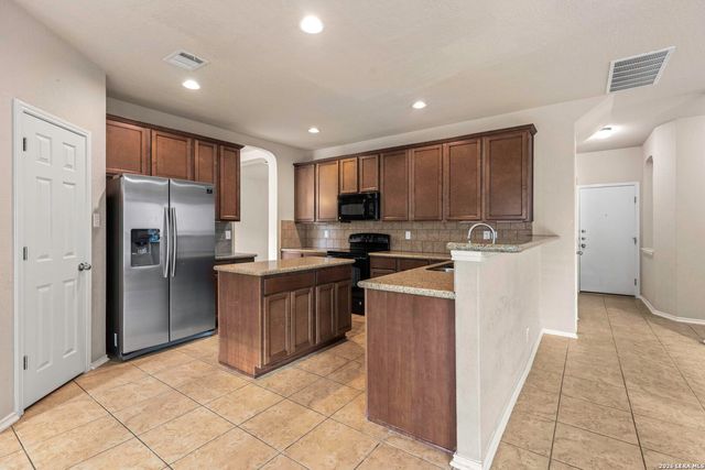 1015 Iris Path, San Antonio, TX 78245