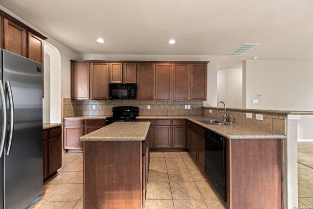 1015 Iris Path, San Antonio, TX 78245