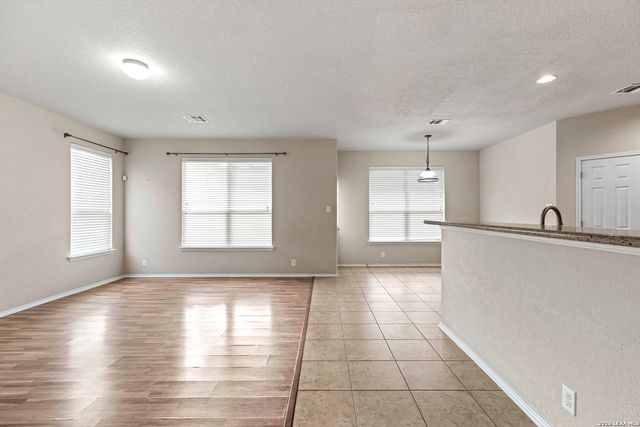 1015 Iris Path, San Antonio, TX 78245