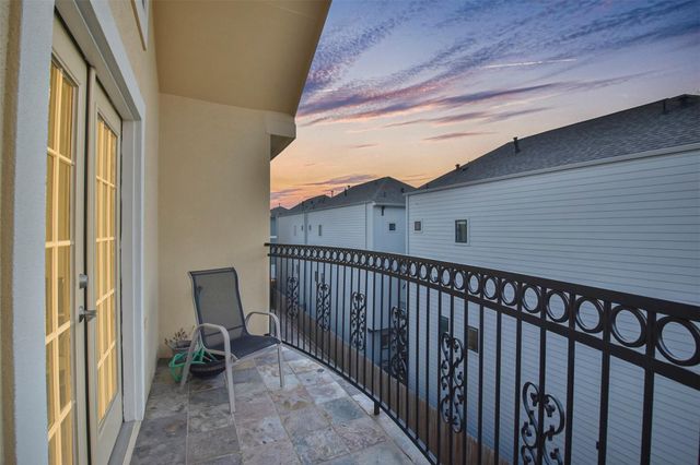 1202 W 25th Street, Houston, TX 77008