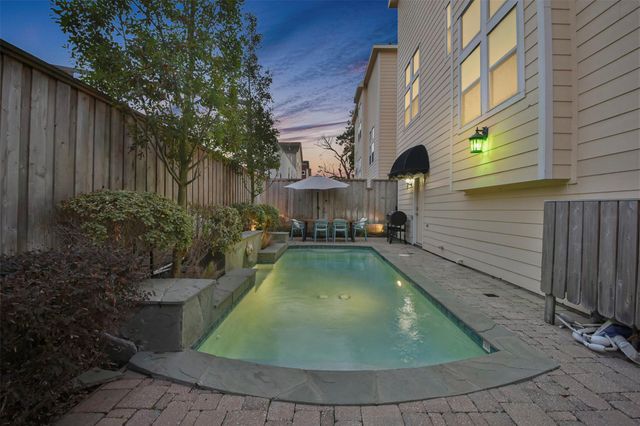 1202 W 25th Street, Houston, TX 77008