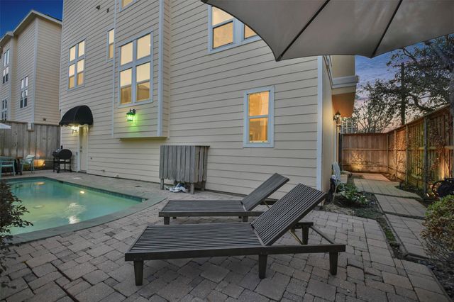 1202 W 25th Street, Houston, TX 77008