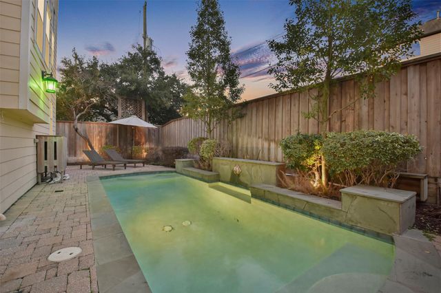 1202 W 25th Street, Houston, TX 77008