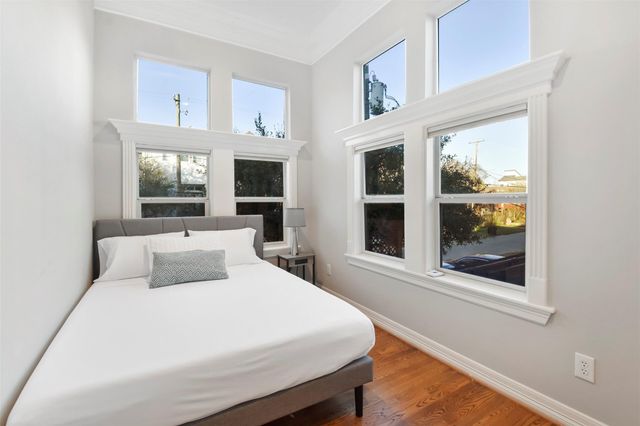 1202 W 25th Street, Houston, TX 77008