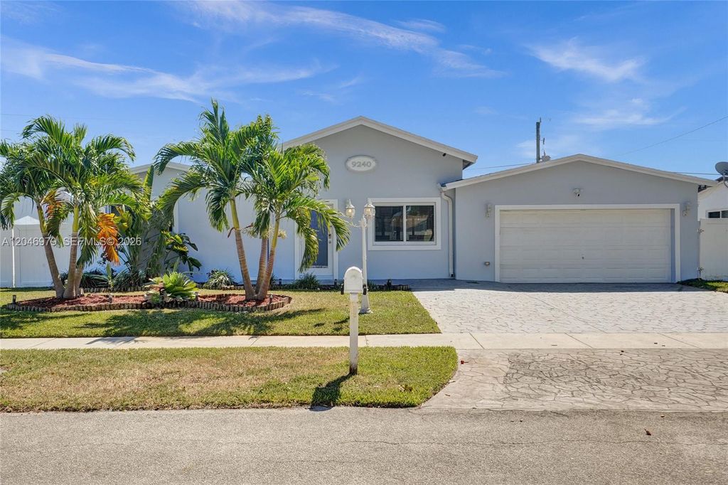 9240 54th Street, Cooper City, FL 33328