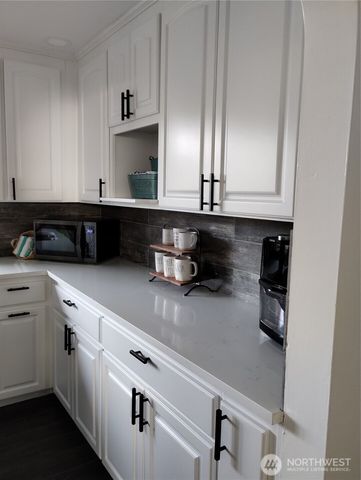 1810 S 261st Place, Des Moines, WA 98198