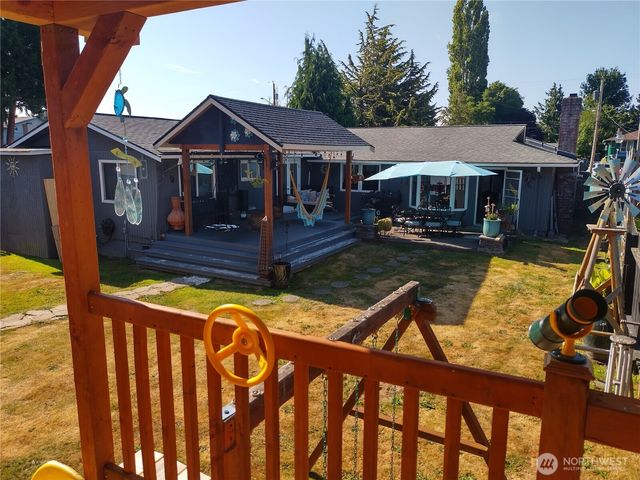 1810 S 261st Place, Des Moines, WA 98198