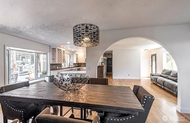 1810 S 261st Place, Des Moines, WA 98198