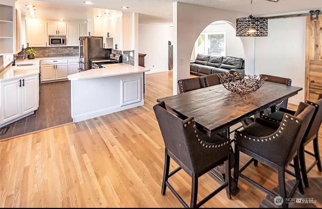 1810 S 261st Place, Des Moines, WA 98198