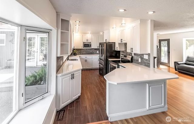 1810 S 261st Place, Des Moines, WA 98198