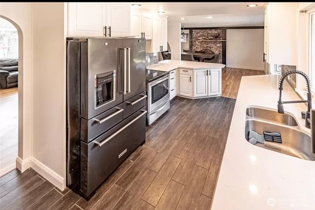 1810 S 261st Place, Des Moines, WA 98198