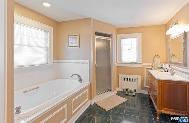 7 Wayland Drive, Verona, NJ 07044