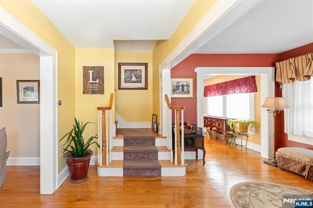 7 Wayland Drive, Verona, NJ 07044