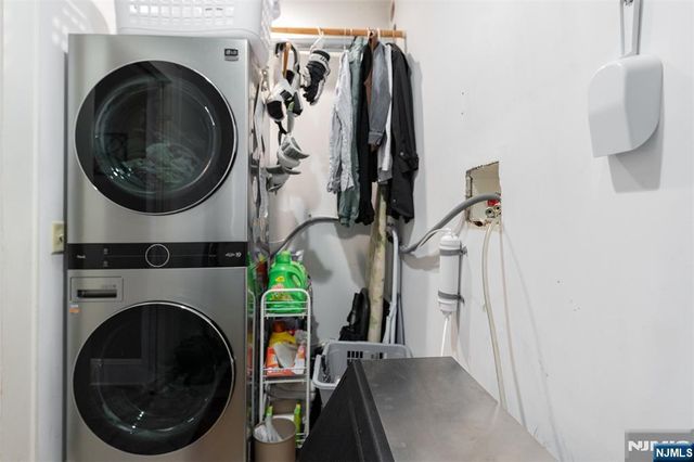 7 Wayland Drive, Verona, NJ 07044