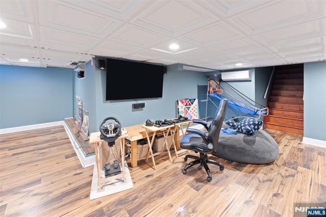 7 Wayland Drive, Verona, NJ 07044