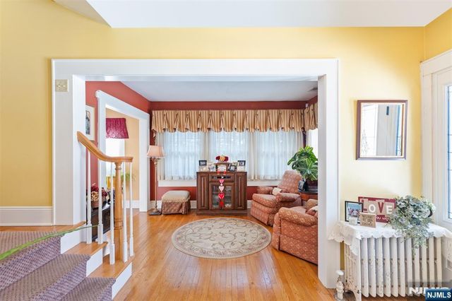 7 Wayland Drive, Verona, NJ 07044